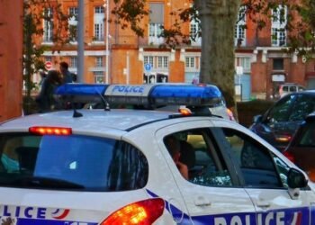 Un touriste cambriolé dans les jardins de la Tour Eiffel