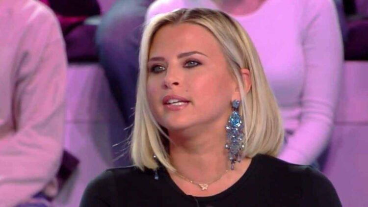 Kelly Vedovelli éblouissante dans TPMP – Thebuzzly