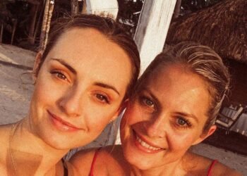 Ils tombent amoureux après avoir découvert qu'ils ont le même petit ami !