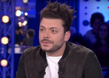 Kev Adams aborde le harcèlement scolaire dans son nouveau spectacle, un sujet très personnel