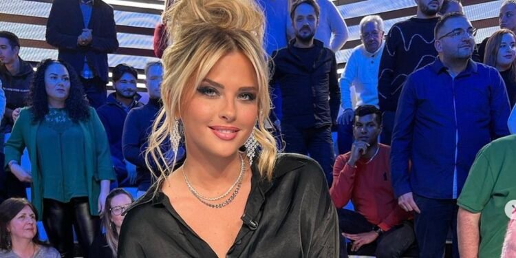 Kelly Vedovelli opérée, elle donne des nouvelles dans TPMP