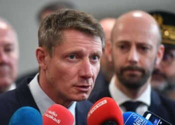 L'élève qui a poignardé son professeur sort du silence