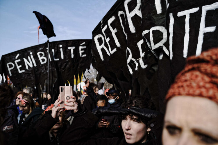 « Vous vous cassez le dos, les reins, les bras, tout ! Mais ce n'est pas considéré comme un travail fastidieux ! » – Thebuzzly