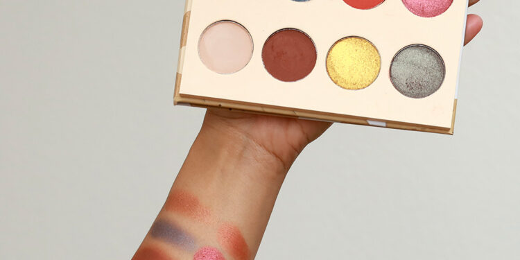 Tons chauds et chatoyants de la palette Do It For the Graham de Beauty Bakerie