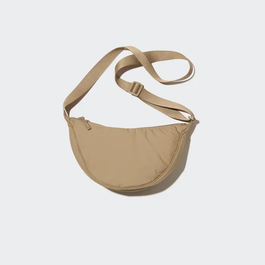 Le mini sac à bandoulière rond Uniqlo est tendance sur Le mini sac à bandoulière rond Uniqlo est tendance sur TikTok
