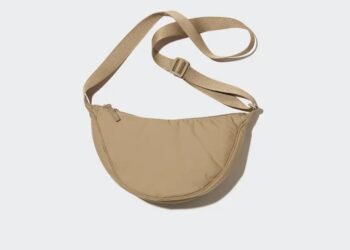 Le mini sac à bandoulière rond Uniqlo est tendance sur TikTok