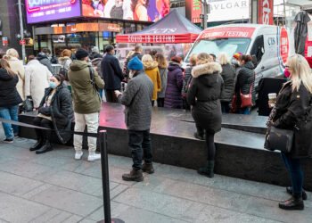 Les États-Unis envisagent une montée subite d'Omicron cet hiver