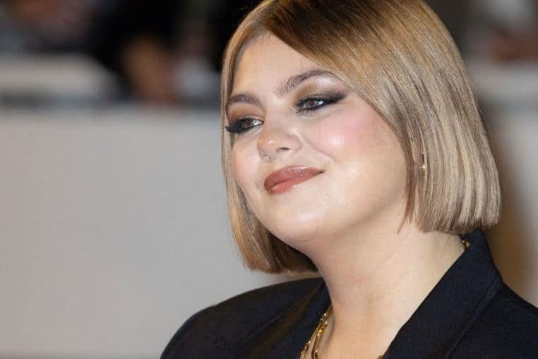 Louane hospitalisée en urgence : que s'est-il passé ? – Thebuzzly