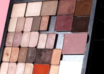 Quel est le maquillage le plus ancien de votre collection que vous utilisez encore ?