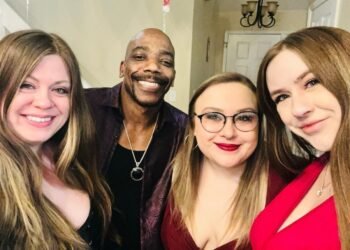 Son mari est difficile à satisfaire, elle le partage avec deux autres femmes