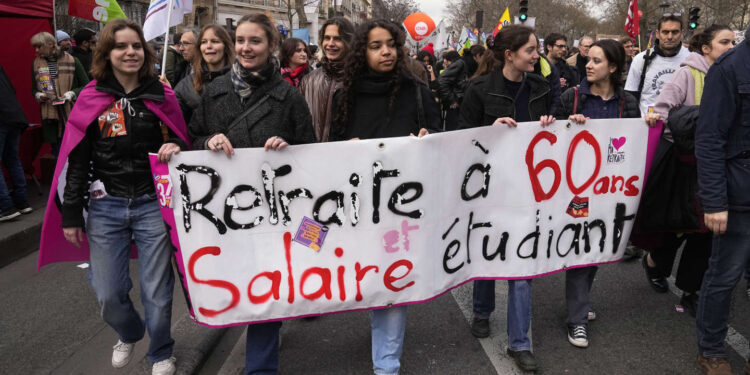 "Pour les jeunes générations, l'impression d'une arnaque généralisée"