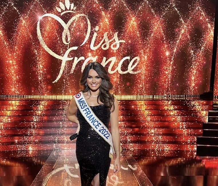 l'ancienne miss france a confié à cette célébrité qu'elle aimerait "Pécho" – Thebuzzly