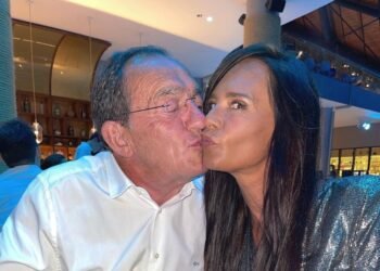 Nathalie Marquay rend hommage à Jean-Pierre Pernaut à l'église, un an après sa disparition