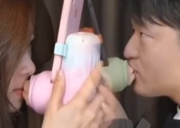 cette bouche en silicone vous permet d'embrasser votre moitié à distance !