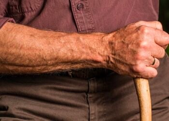 Incinéré pendant 9 ans, il réapparaît dans son village