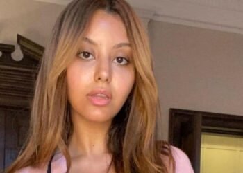 zahia femme affaire sexy enflamme toile