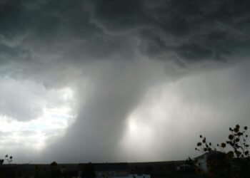 Une tornade fait des ravages en France, les images sont hallucinantes (vidéo)
