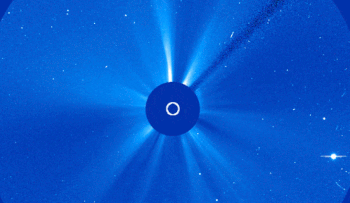 Une superbe éjection de masse coronale «papillon» à ailes de plasma éclate de l'autre côté du soleil