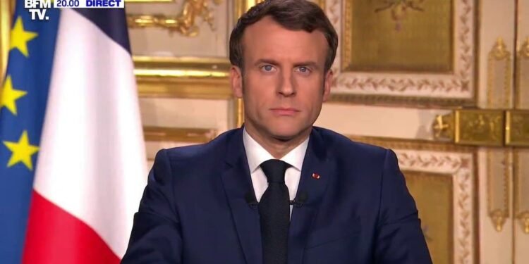 Emmanuel Macron pris à partie par une Miss France – Thebuzzly