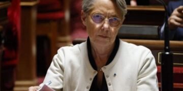 Démission d'Elisabeth Borne : "Elle doit partir"