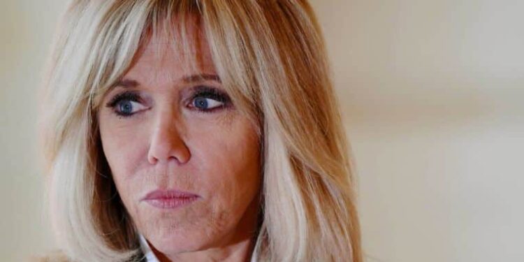 Brigitte Macron au plus mal, la Première dame serait sous le choc – Thebuzzly