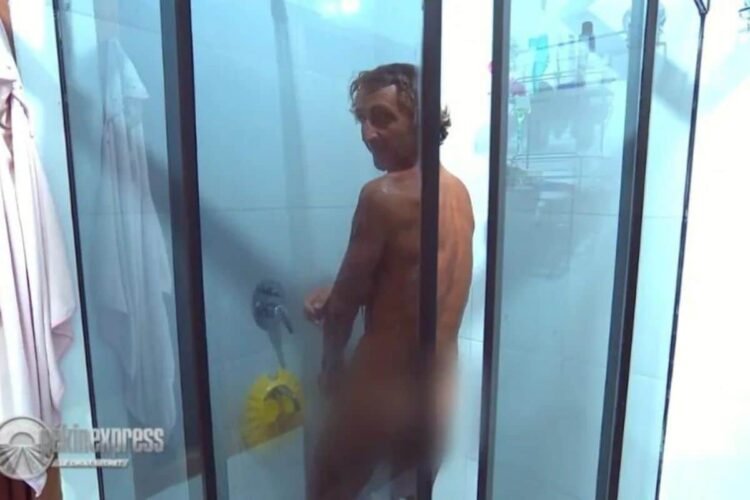 Cette scène intime sous la douche qui a dérangé les téléspectateurs (vidéo) – Thebuzzly