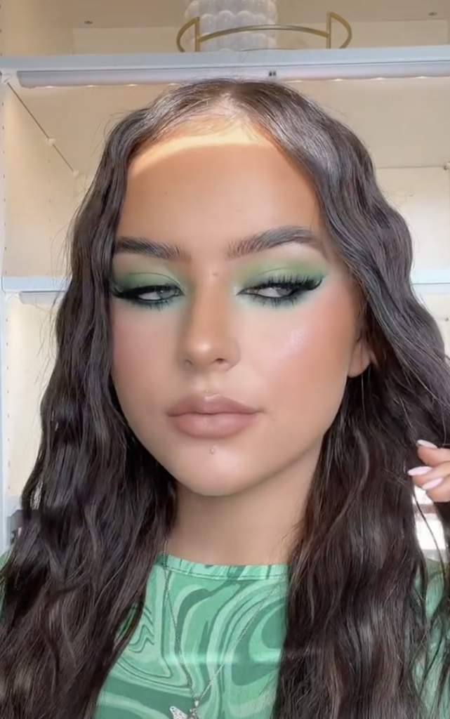 maquillage-james-green - Le maquillage Viral Green Eye semble parfait pour la Saint Patrick et au-delà