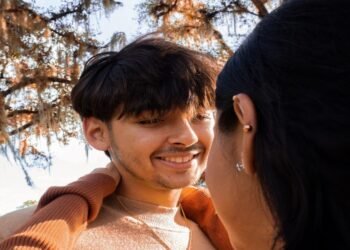 Sous une identité fictive, il use de son charme pour escroquer ces dames