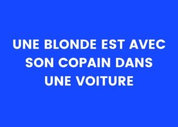 Une blonde est avec son petit ami dans une voiture garée à l'abri des regards indiscrets