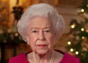 la femme en charge de ses corgis convaincue d'être hantée par la reine