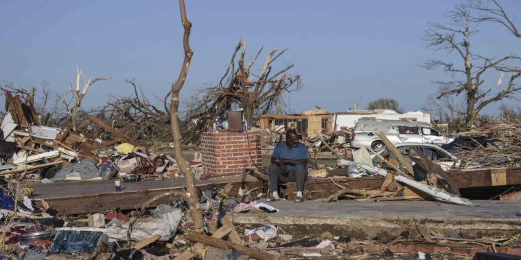 La «tornade en coin» dans le Mississippi est la plus meurtrière depuis plus de 50 ans