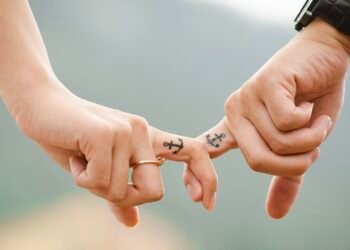 Cette habitude au sein des couples provoque beaucoup de ruptures... arrêtez maintenant !