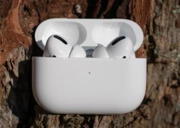 elle perd ses écouteurs au milieu d'un voyage et se lance dans une chasse de deux semaines