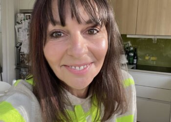 Examen de la teinte de peau rosée Strobe MAC