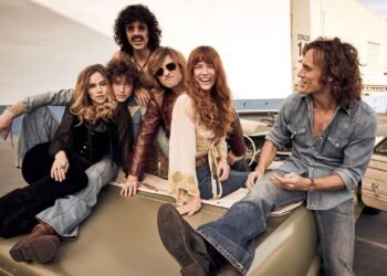 La mode des années 70 est de retour grâce à Daisy Jones The Six