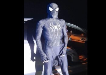 Les gendarmes arrêtent un Spiderman ivre au volant... et partagent la photo !