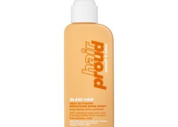 Nous examinons le spray brillant pour cheveux Hair Proud Glass et voici nos pensées les plus honnêtes