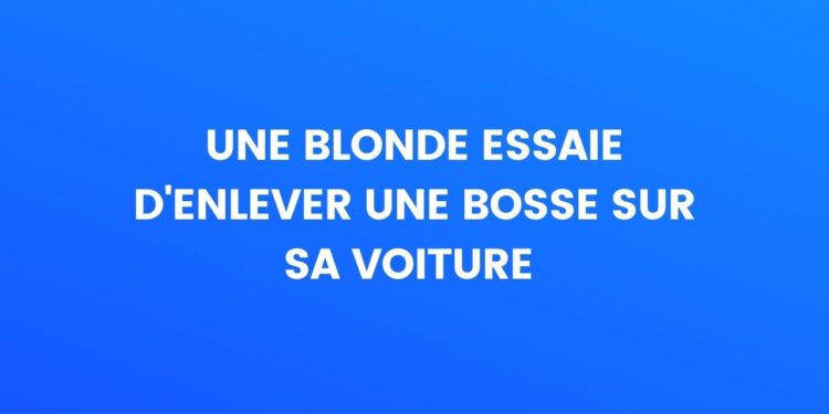 Une blonde essaie d'enlever une bosse sur sa voiture