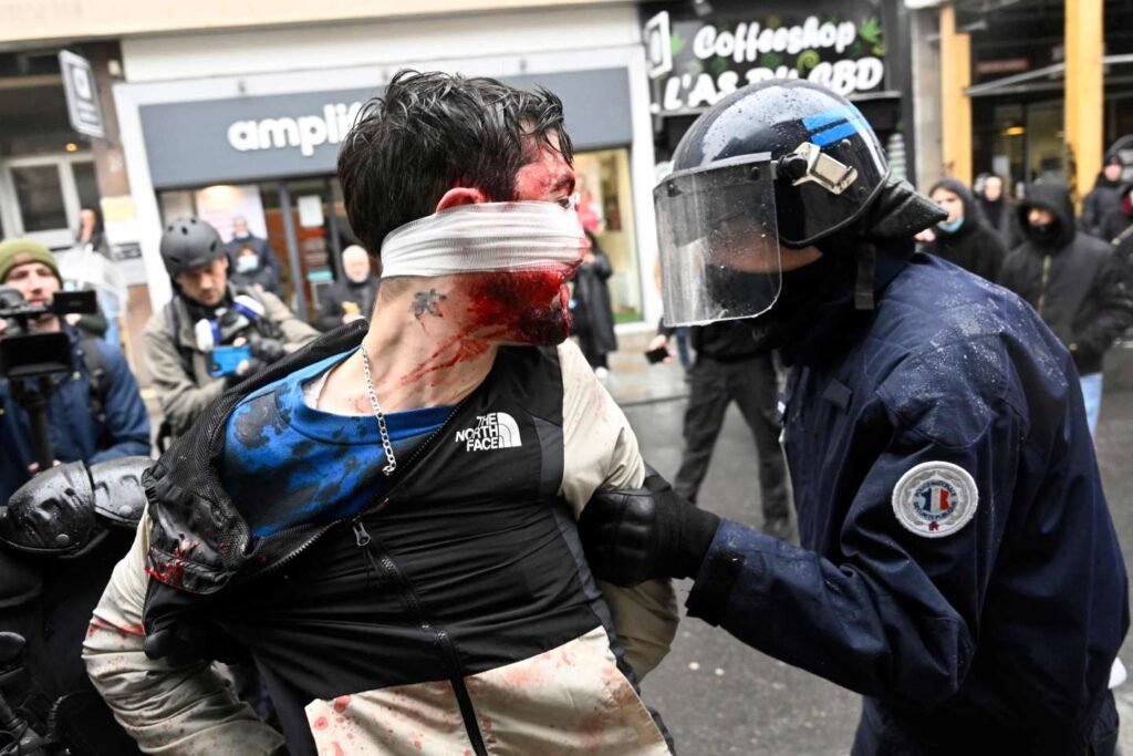 A Rennes, des pêcheurs expriment "le ras-le-bol d'un métier en danger" – Thebuzzly