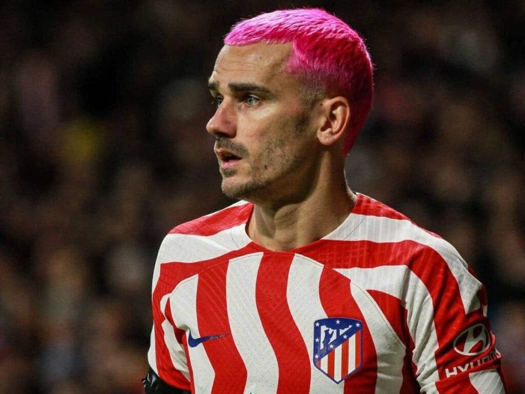 Les internautes pas tendres avec Antoine Griezmann après sa soirée "rose" – Thebuzzly