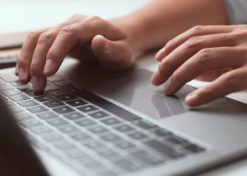 Il publie des photos intimes de son ex-petite amie, elle met fin à ses jours