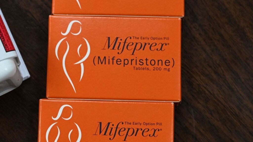 Ce qu'il faut savoir sur la mifépristone, la pilule abortive face à une décision potentielle de la Cour suprême – Thebuzzly