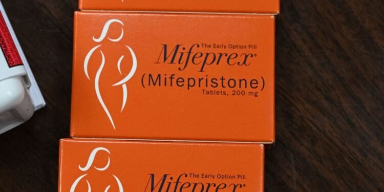 Ce qu'il faut savoir sur la mifépristone, la pilule abortive face à une décision potentielle de la Cour suprême – Thebuzzly