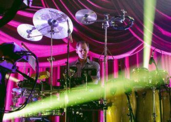 Un célèbre musicien retrouvé sans vie aux côtés de son fils