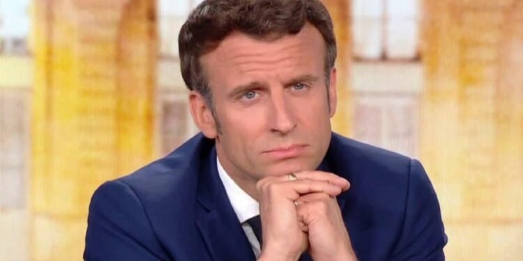 Emmanuel Macron s'adressera aux Français lundi soir lors d'une allocution télévisée – Thebuzzly