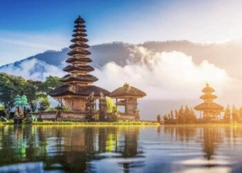 touriste expulsee bali lieu sacre pose nue