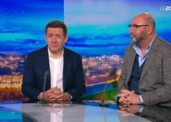 cette fois il a embrassé sur la bouche la copine de son ami Dany Boon