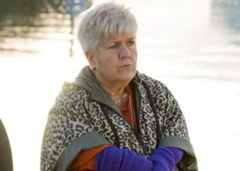 Surprise dans son bain : la tête de Mimi Mathy est incroyable ! (Photo)