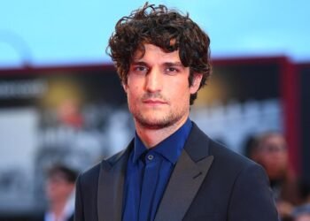 "Ce n'est pas un métier d'homme" : Louis Garrel se confie sur les terribles propos de son grand-père