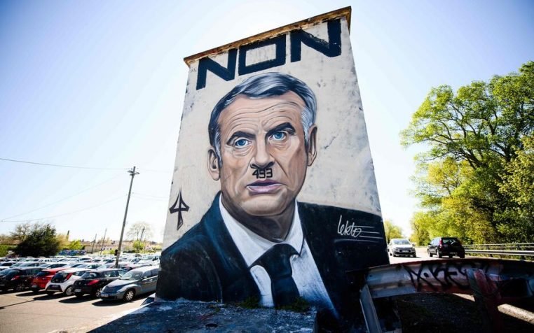 Cette fresque d'Emmanuel Macron fait scandale – Thebuzzly